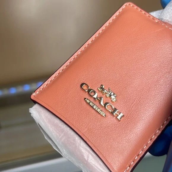 Coach Light Peach Light leather luggage tag - Picture 4 of 4